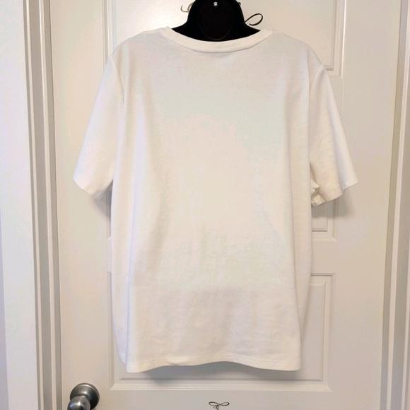 Super white t-shirt from Aliison Daley. - Picture 4 of 6